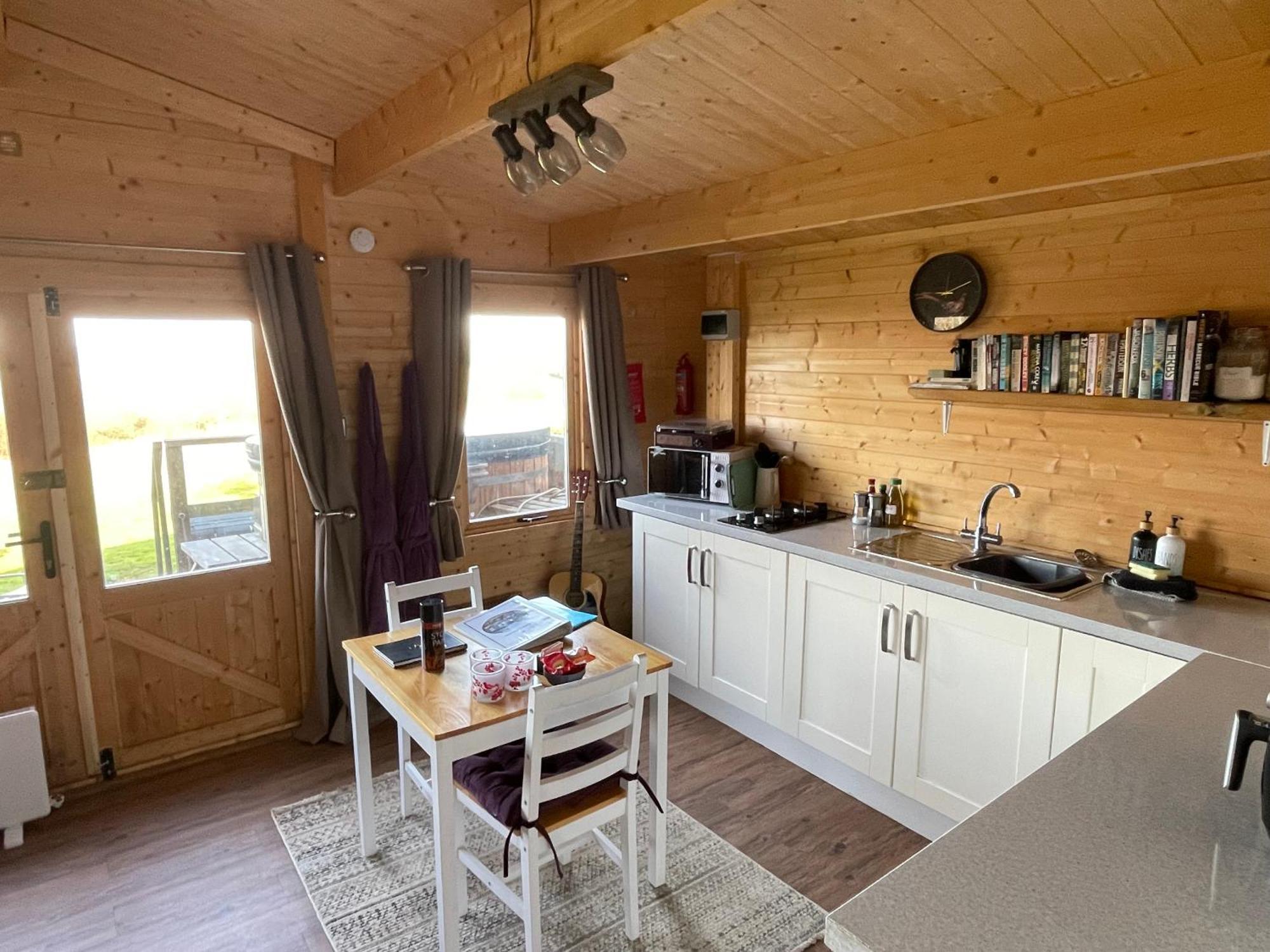 Cosy Cabin In Annie'S Meadow West Meon Exterior photo