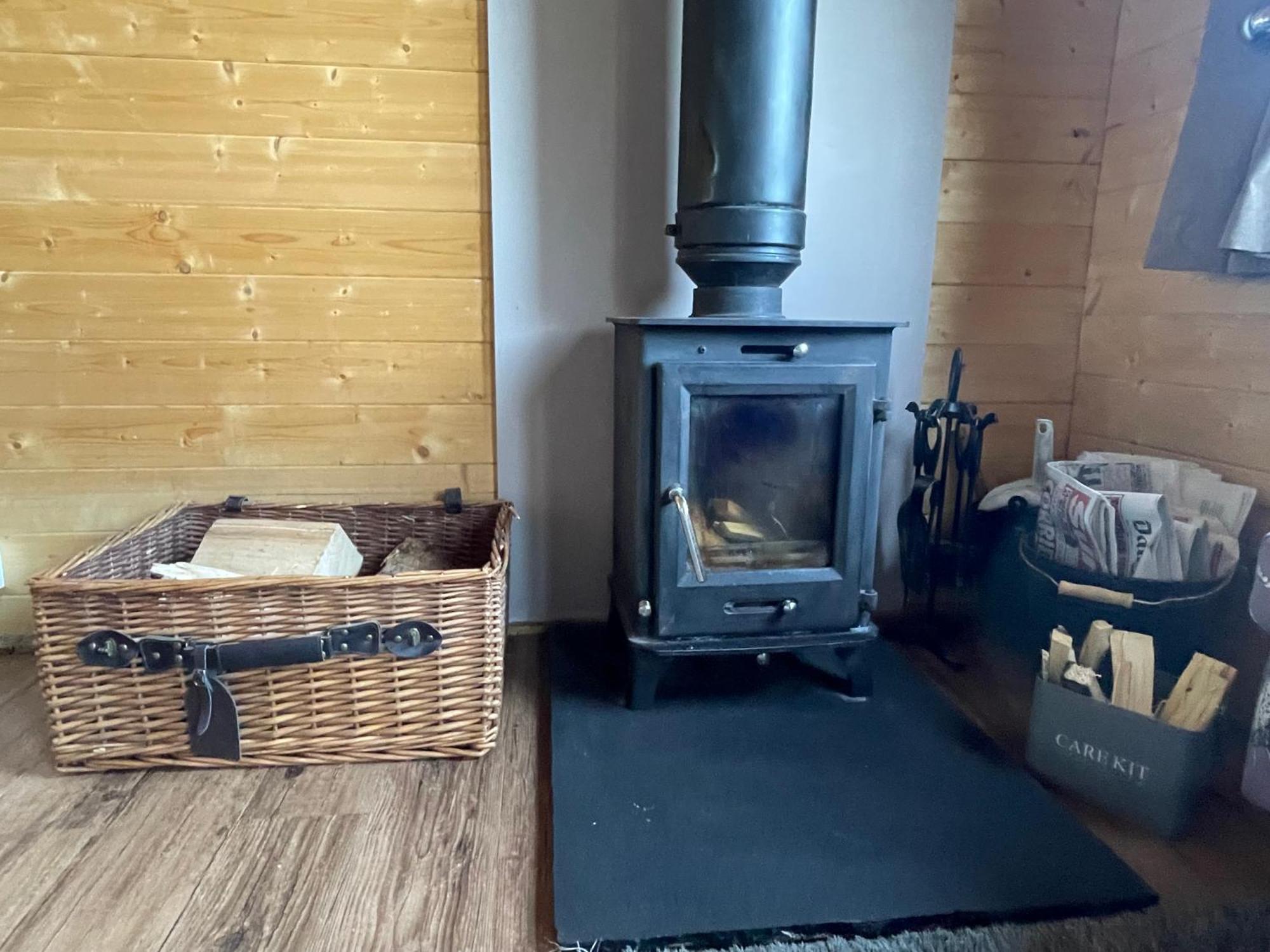 Cosy Cabin In Annie'S Meadow West Meon Exterior photo