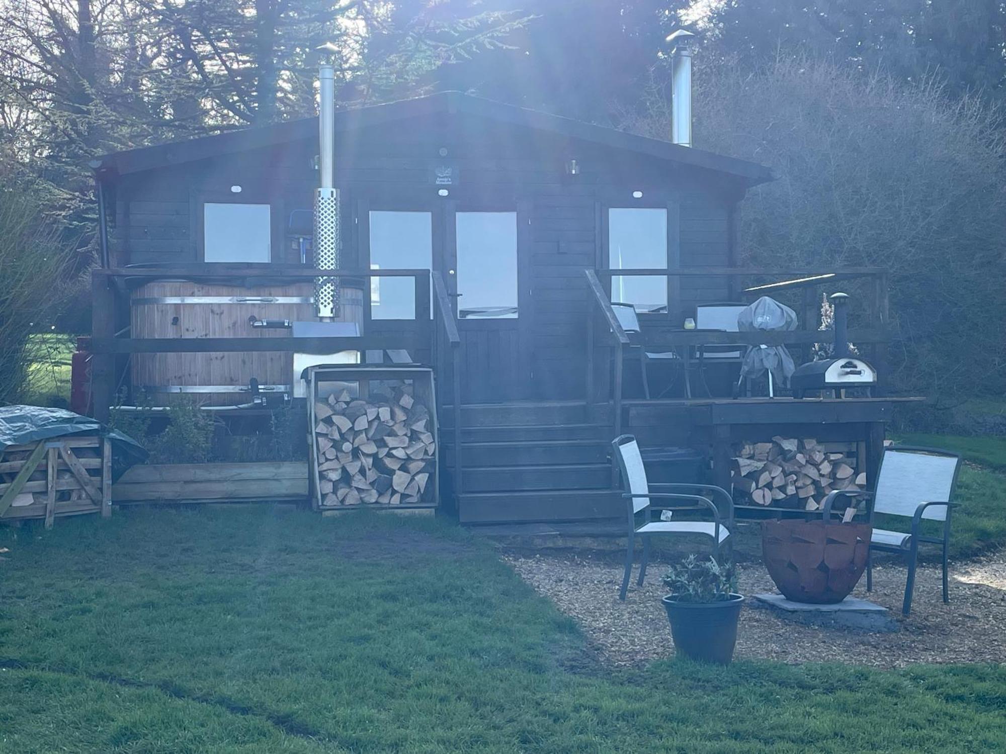 Cosy Cabin In Annie'S Meadow West Meon Exterior photo