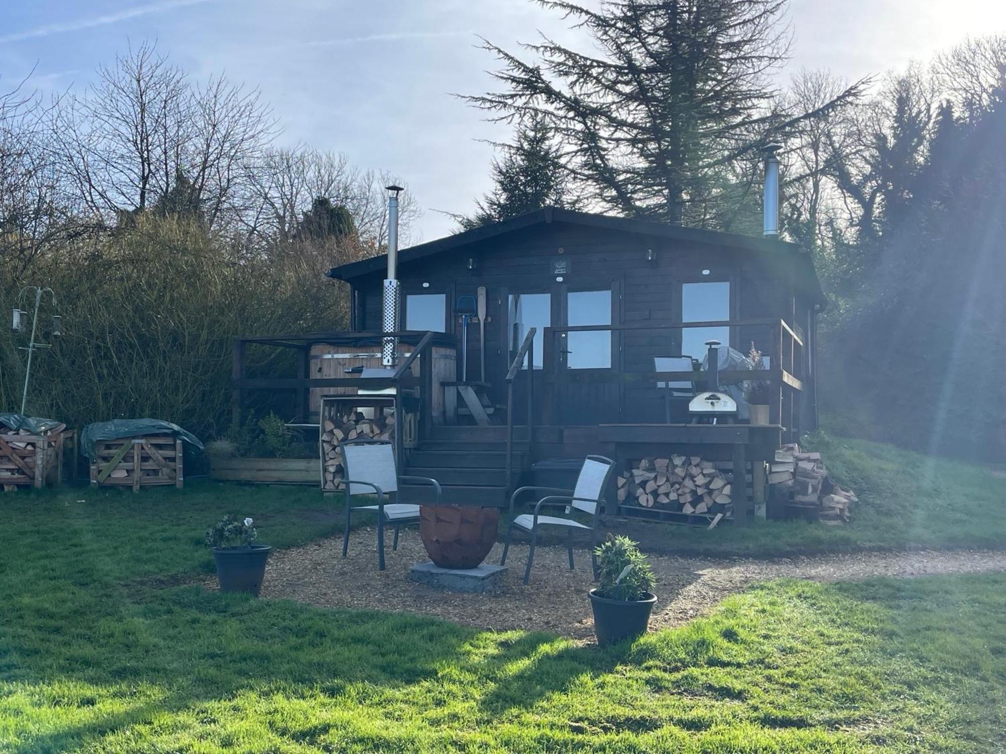 Cosy Cabin In Annie'S Meadow West Meon Exterior photo