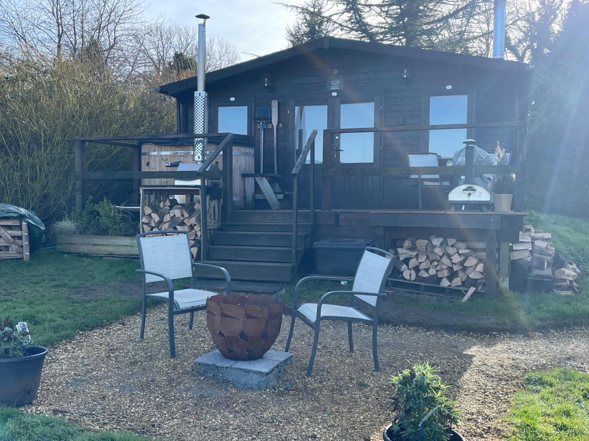 Cosy Cabin In Annie'S Meadow West Meon Exterior photo